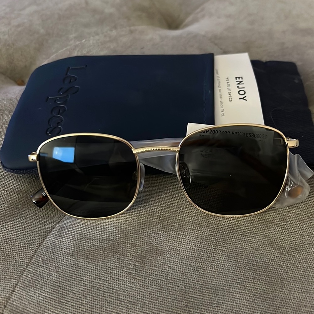 New Le Specs Neptune Deux. Never been worn gold framed glasses